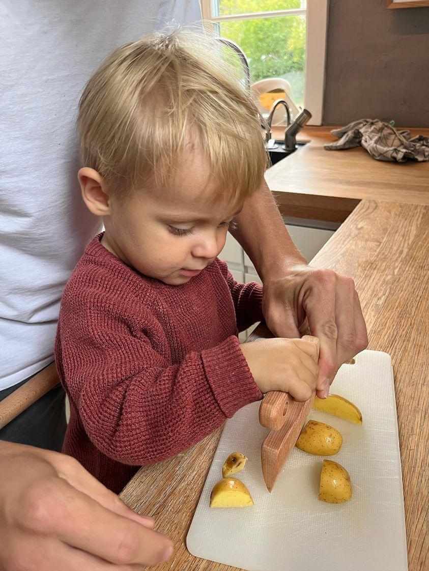 Træ-knive til børn: sikker brug, greb og 10 begyndervenlige opskrifter