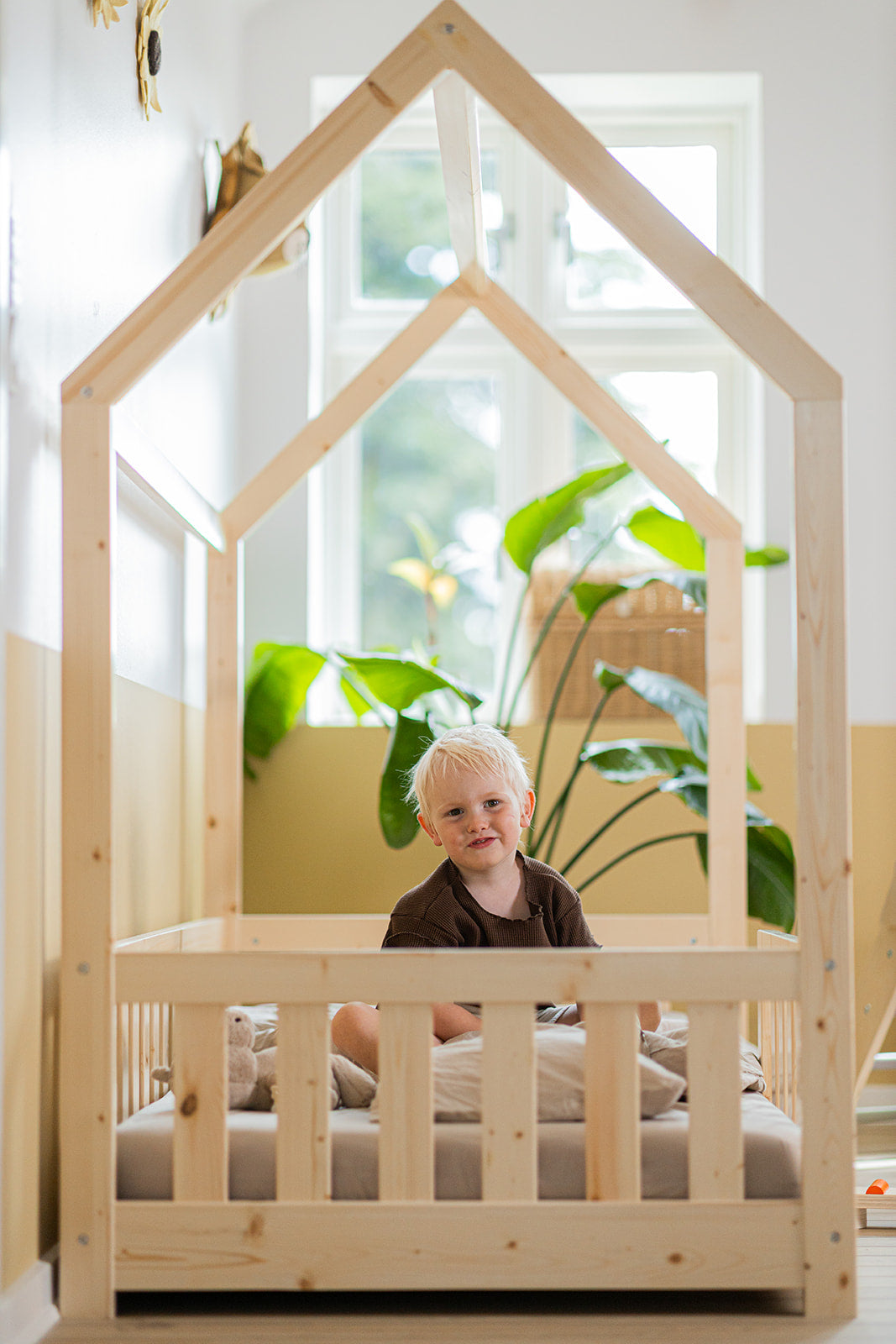 Barn i lav husseng, montessori-inspireret