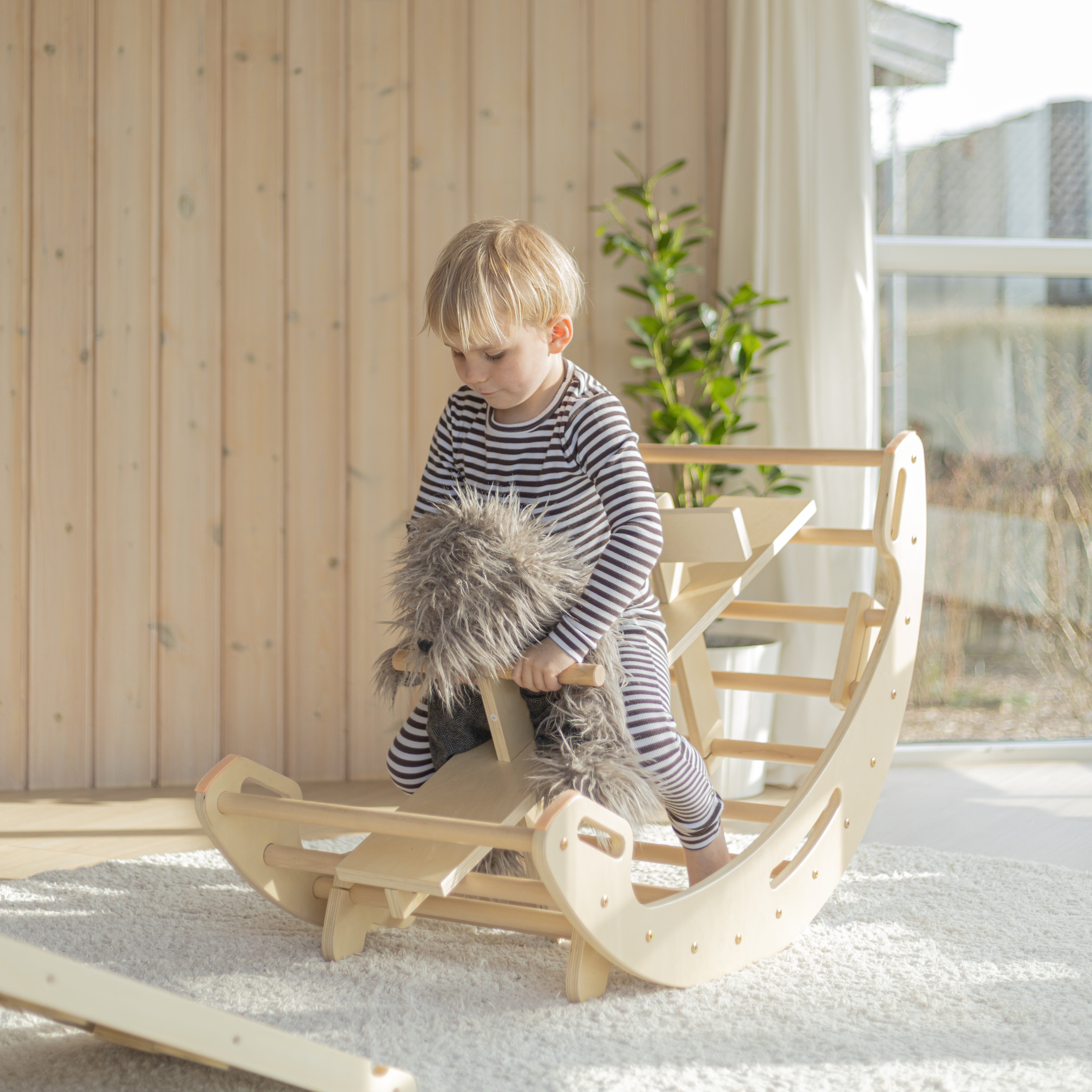 Gyngehest til Luna Klatrebue