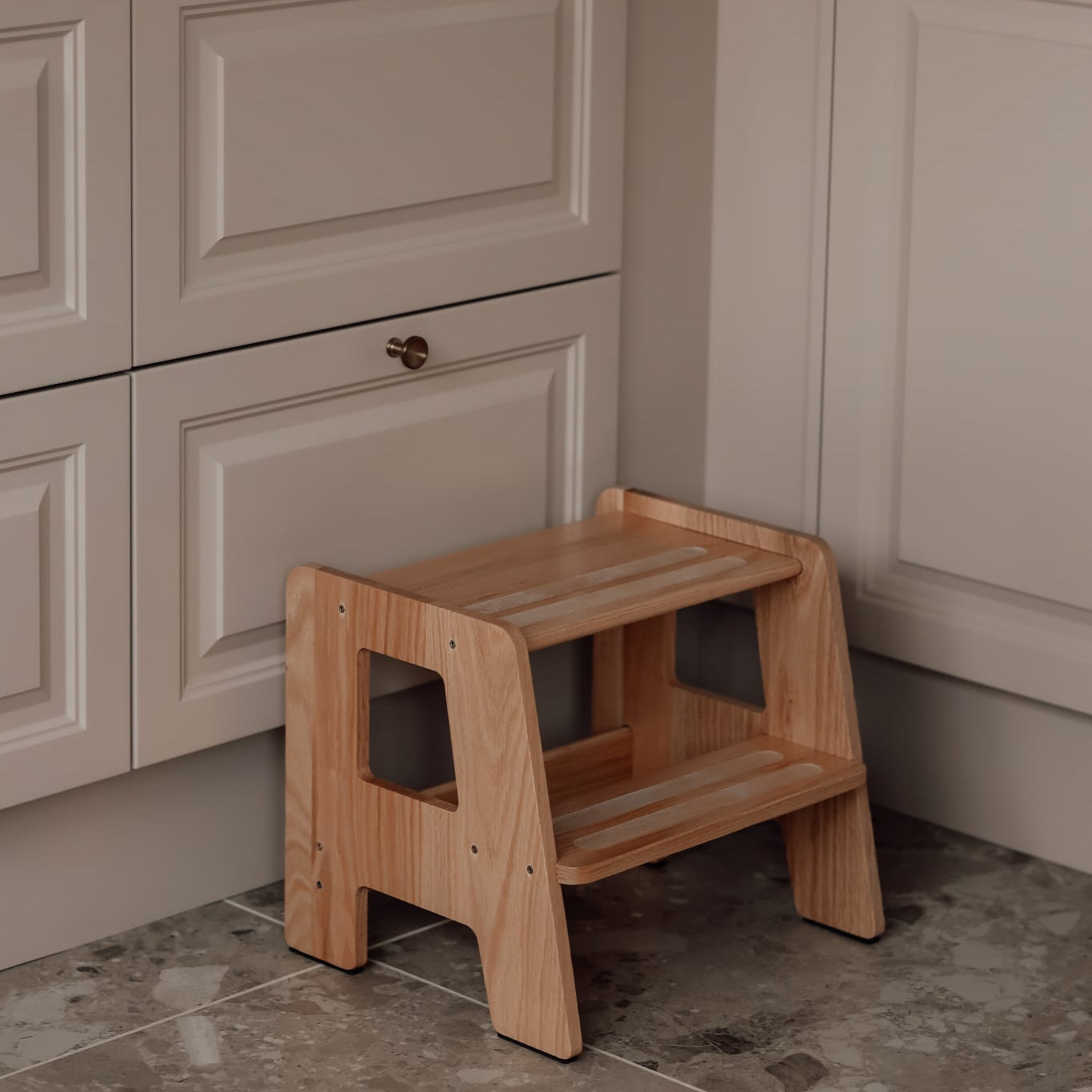 Børneskammel i egetræ