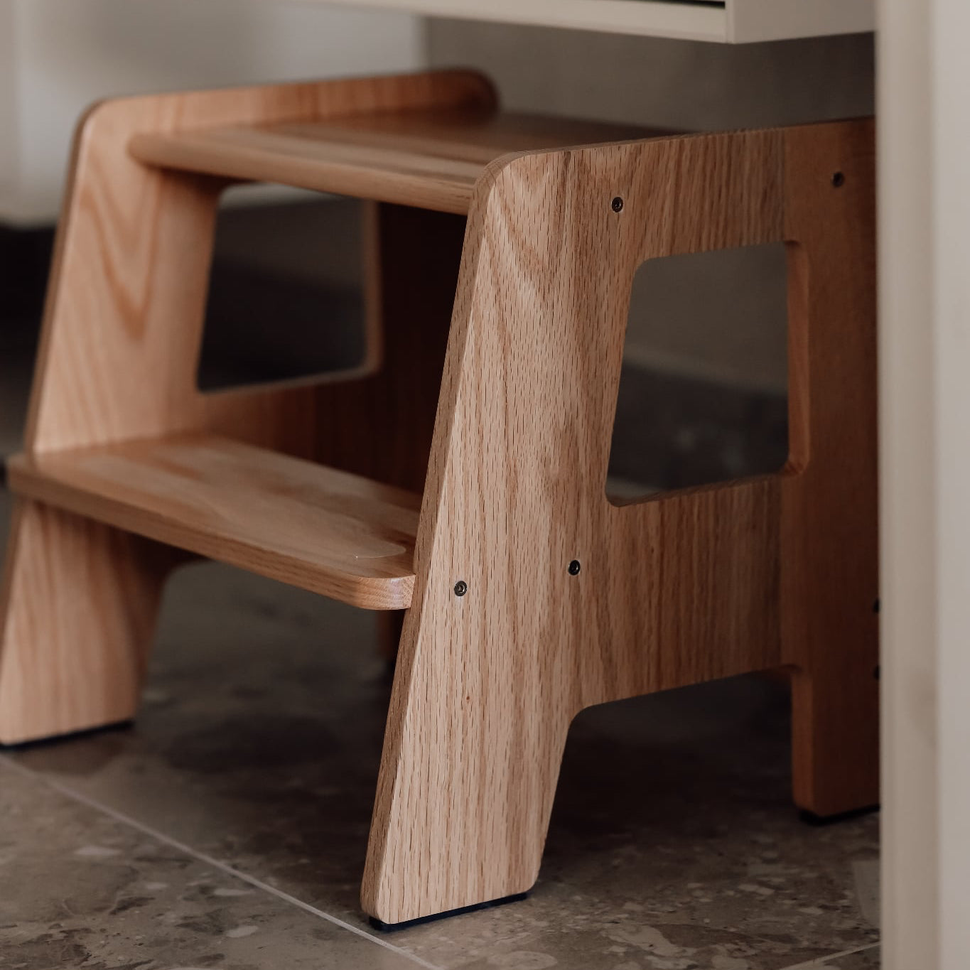 Børneskammel i egetræ