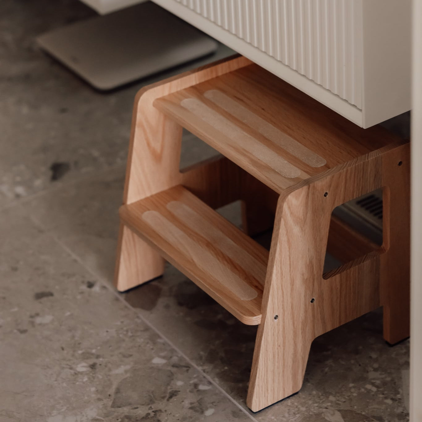 Børneskammel i egetræ