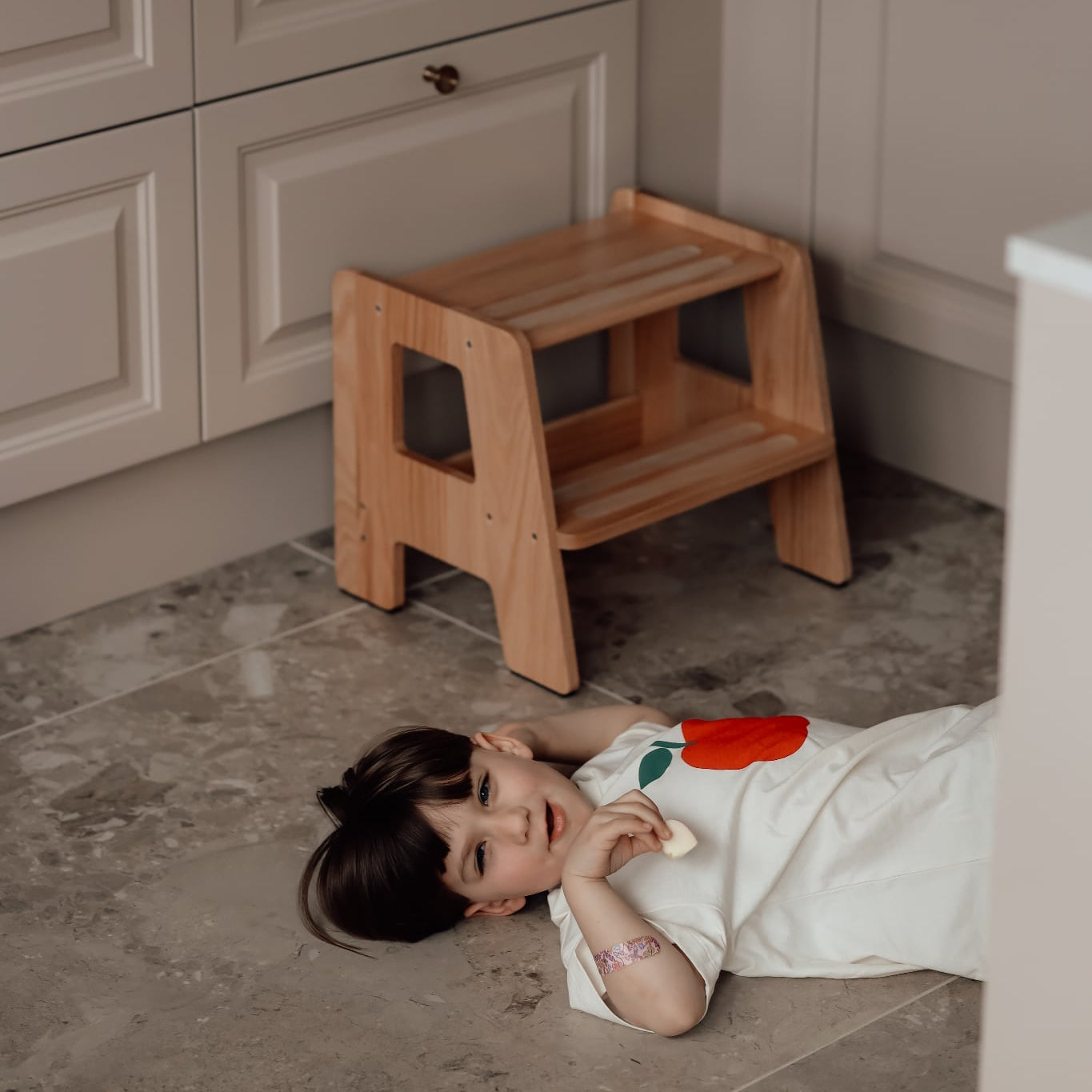 Børneskammel i egetræ