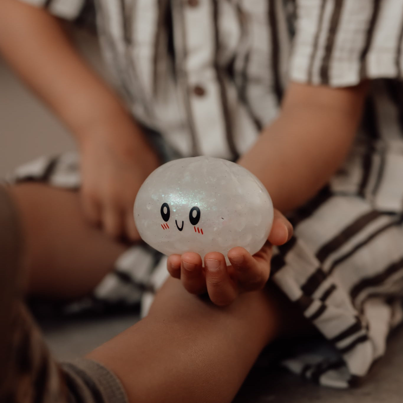 Dumpling Glimmer Squishy – Vandperler 9 cm LUGTFRI