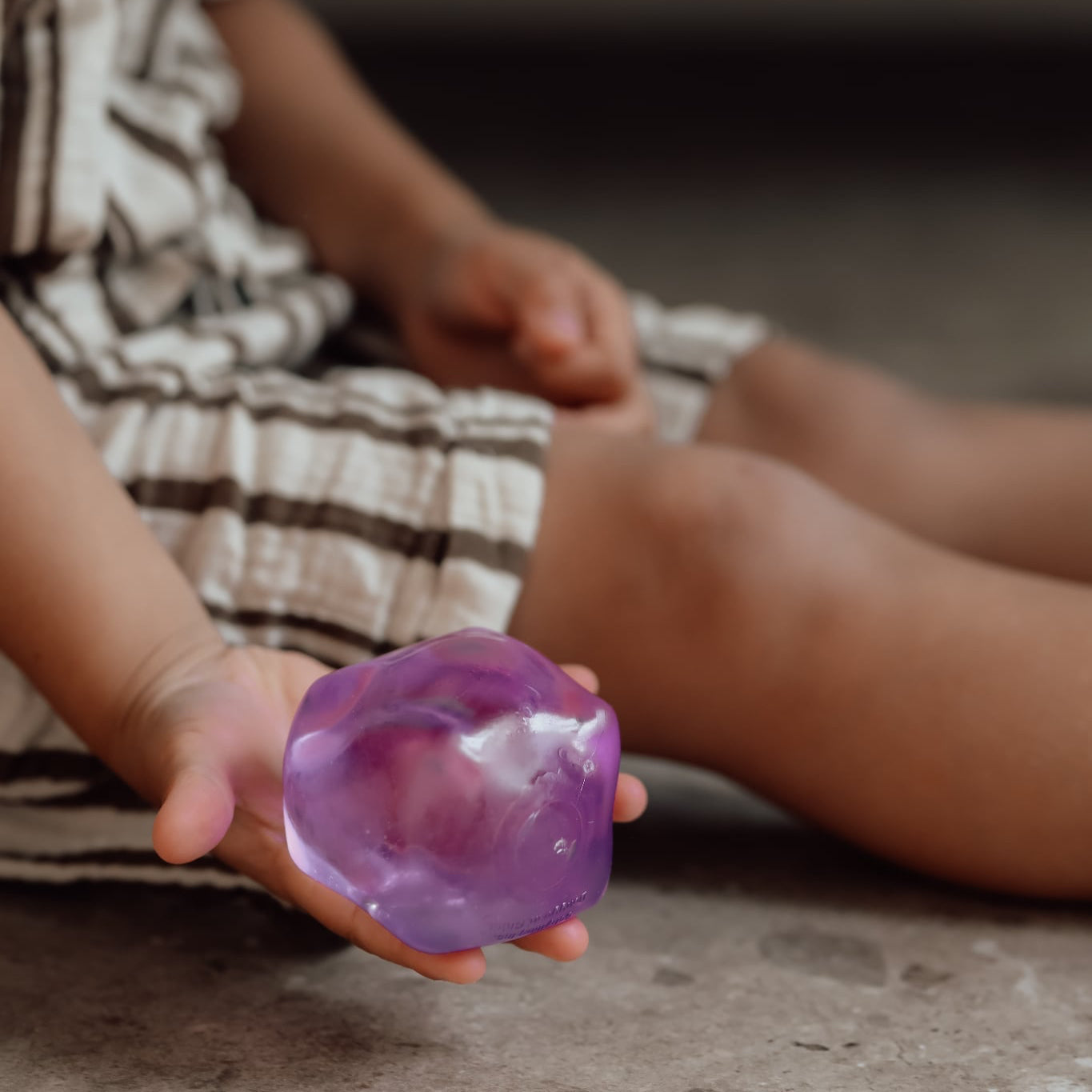 Squishy Ice Cube – Blød Stressbold med Isterning-look