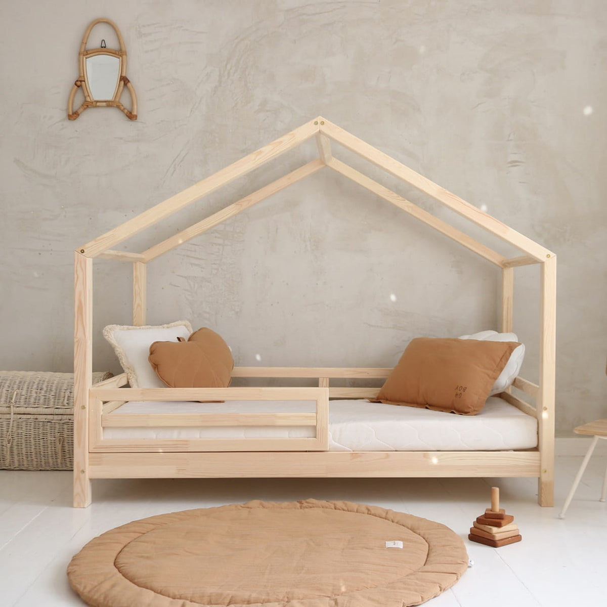 Husseng HOUSEBED FELLO