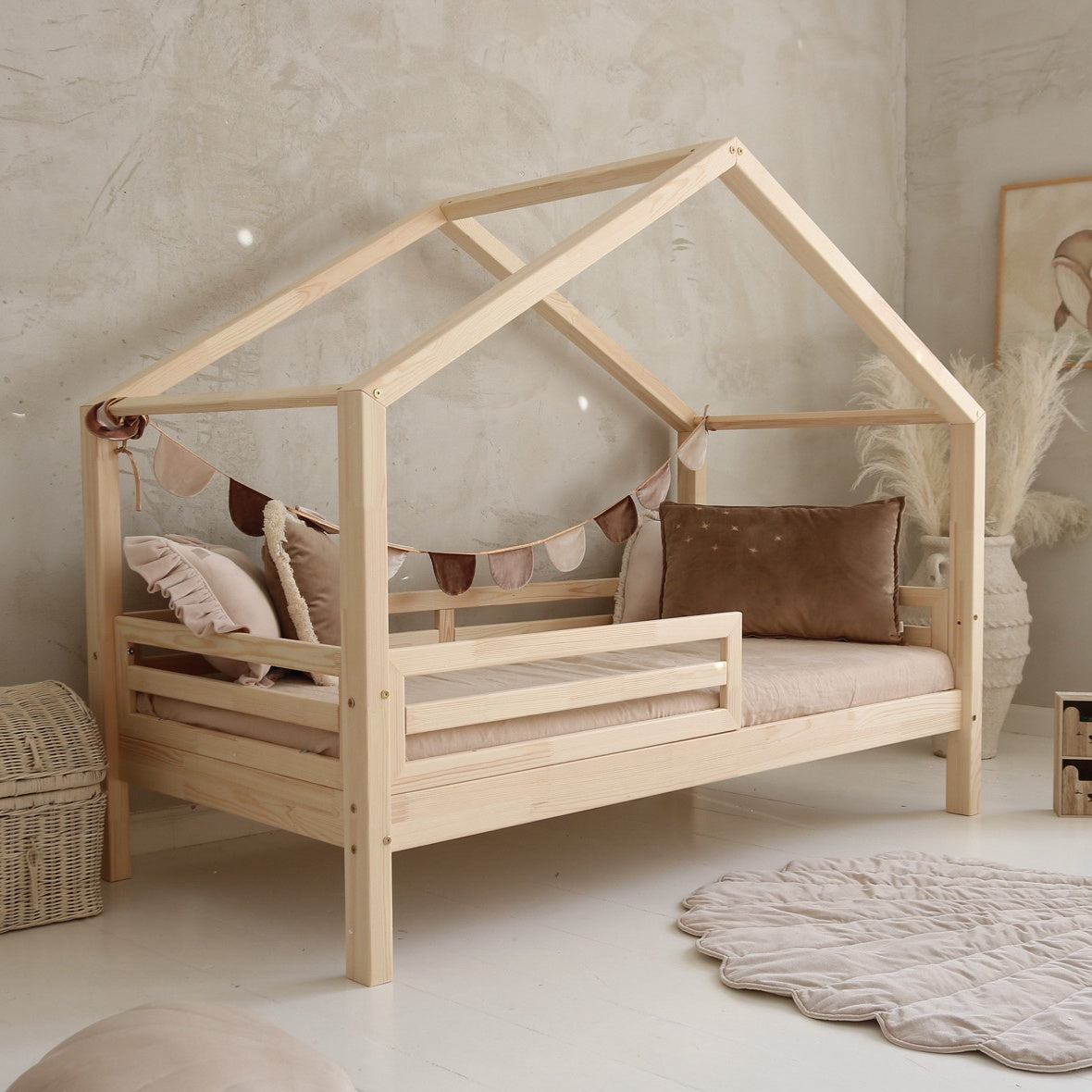 Husseng HOUSEBED FELLO
