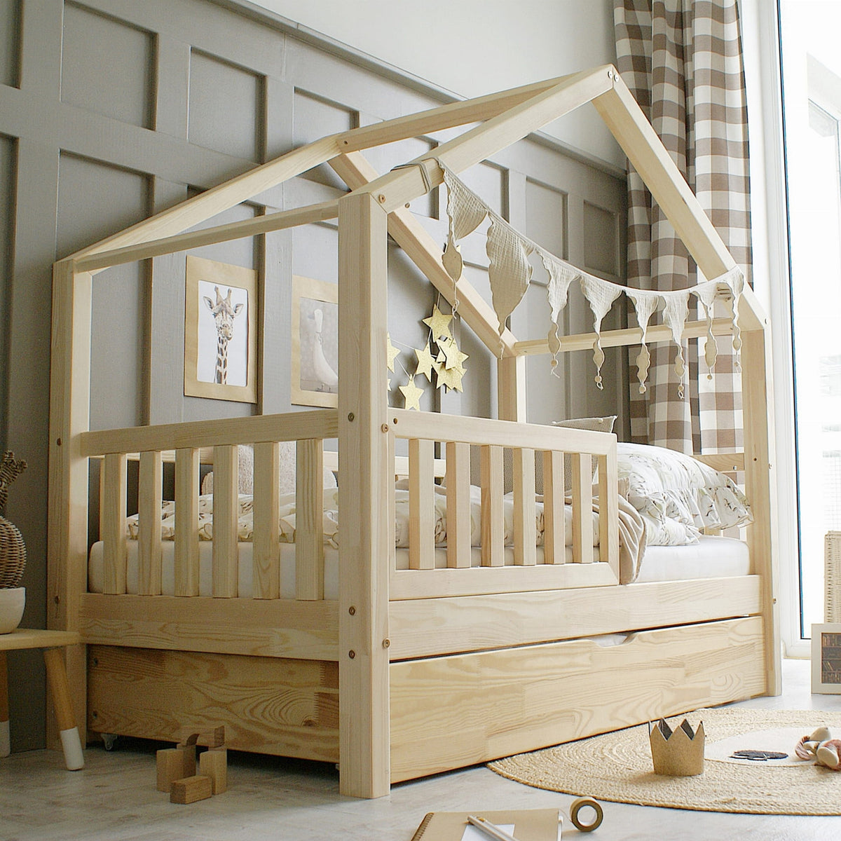 Husseng HOUSEBED m. aflange tremmer og skuffe