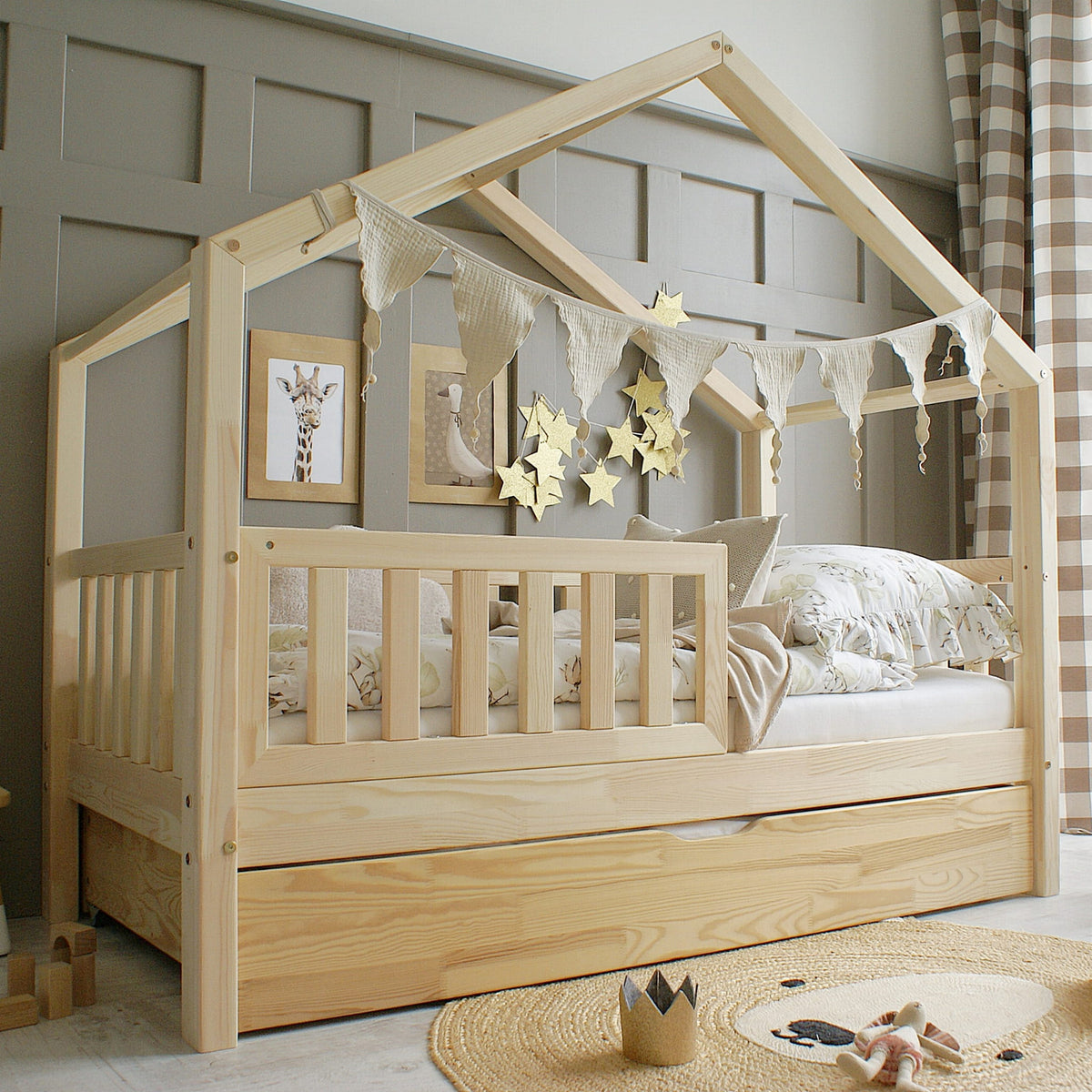 Husseng HOUSEBED m. aflange tremmer og skuffe