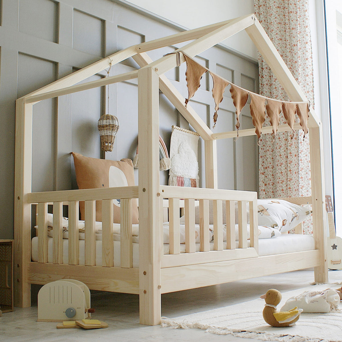 Husseng HOUSEBED m. aflange tremmer
