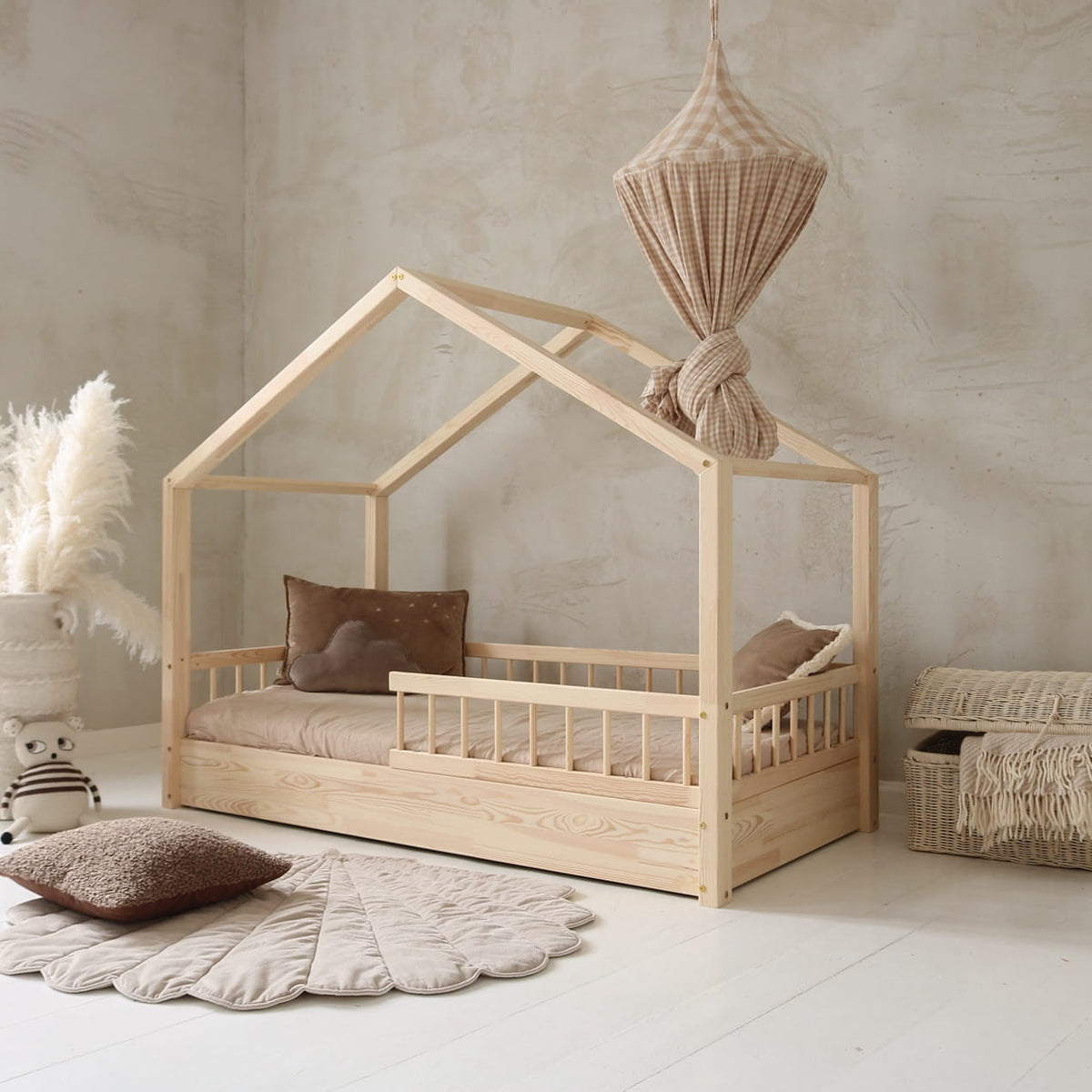 Husseng NEW HOUSEBED BELLO