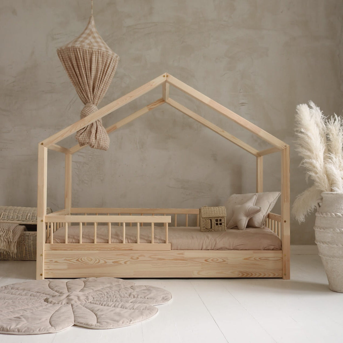 Husseng NEW HOUSEBED BELLO