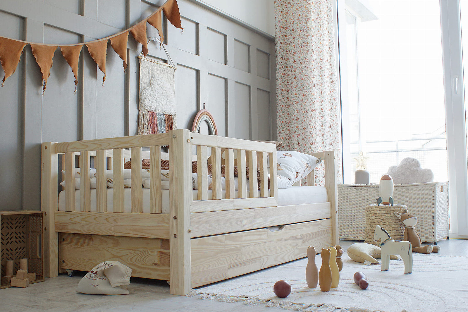 Juniorseng LILLY m. skuffe