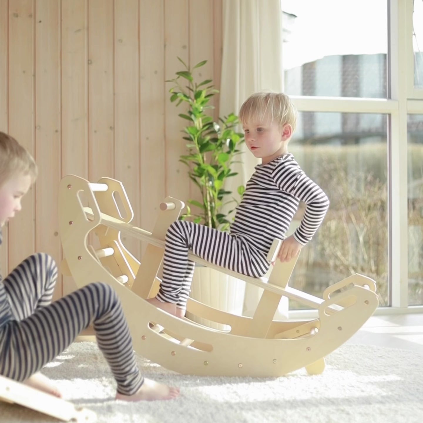 Indlæs video: Gyngehest til Luna Klatrebue