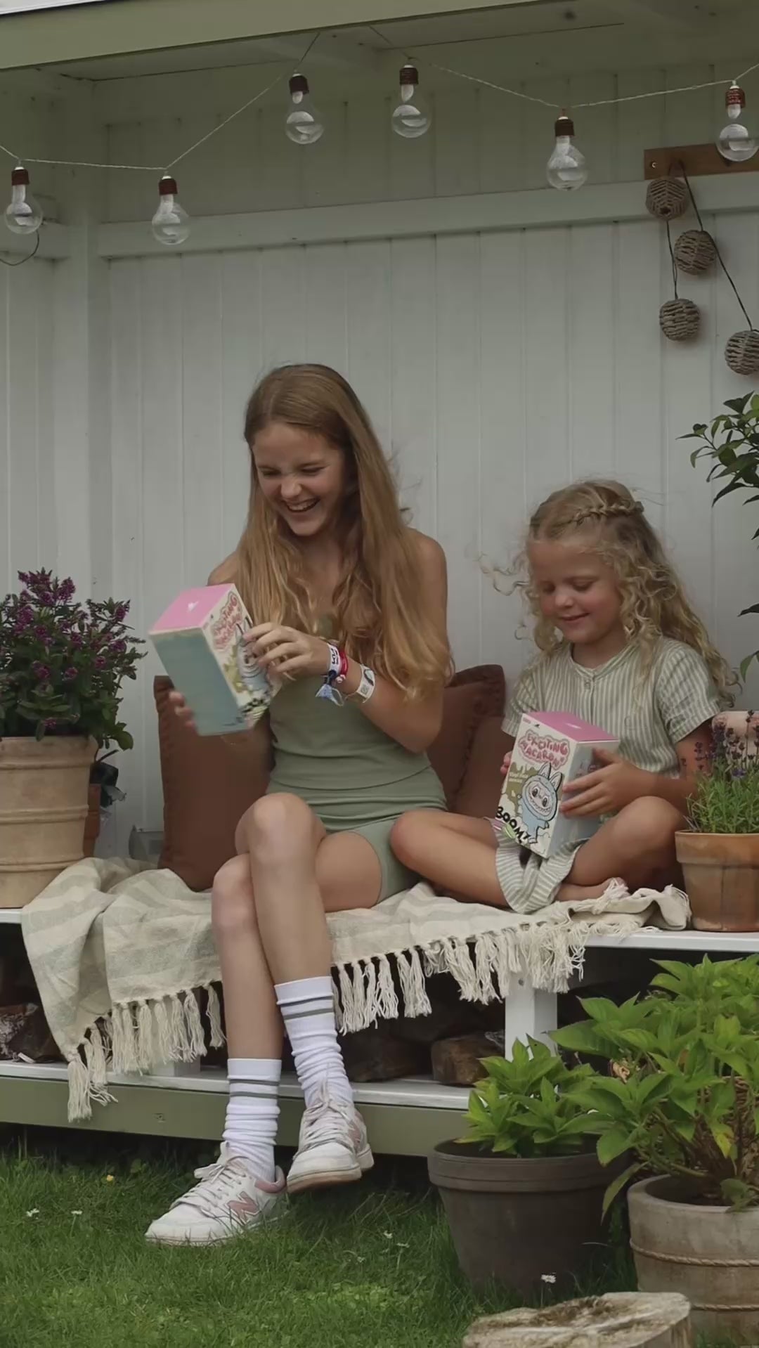 Indlæs video: Labubu Pop Mart - Exciting Macarons
