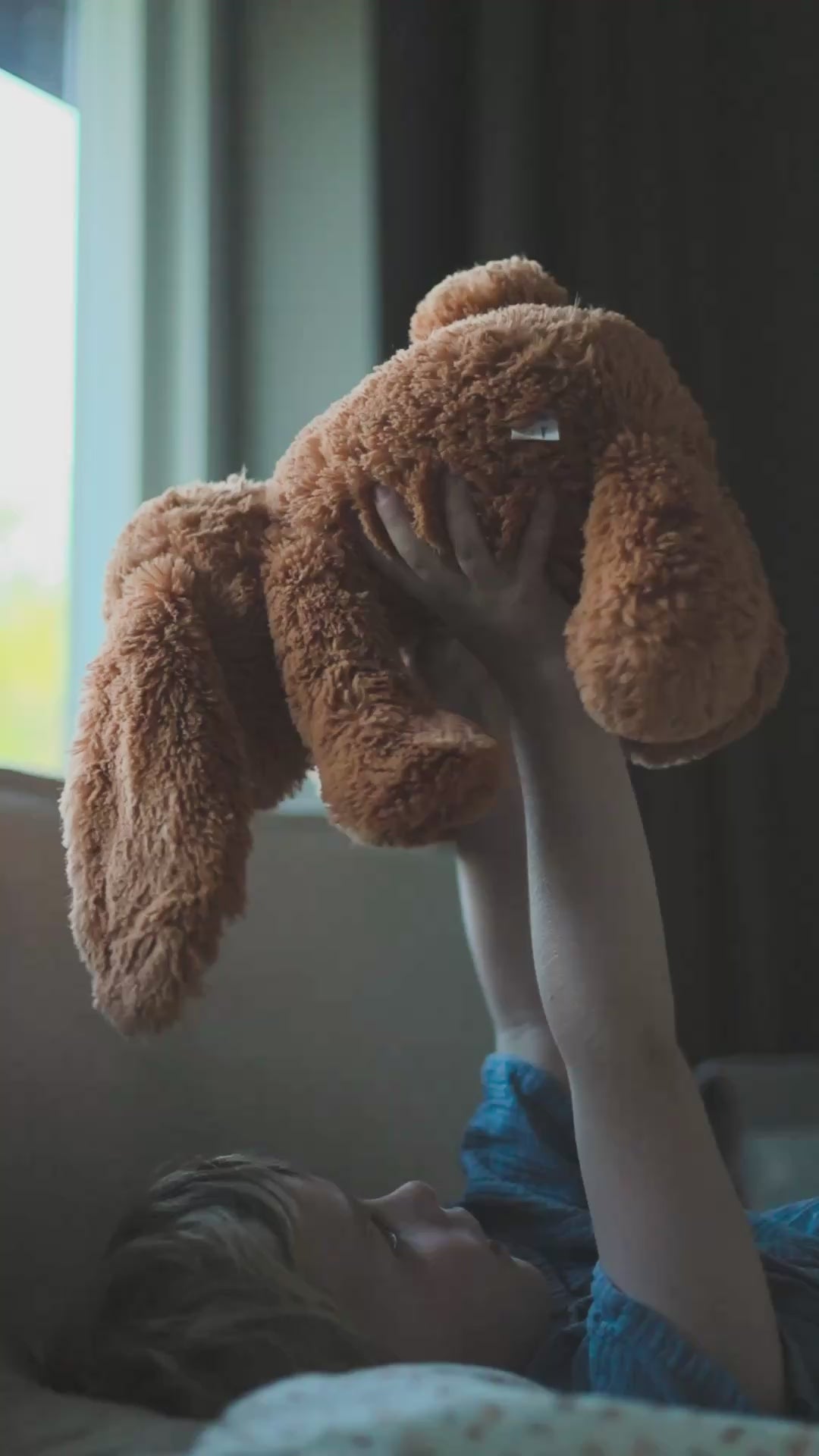Indlæs video: Tyngdebamse Kanin – blød tryghed og ro i hverdagen