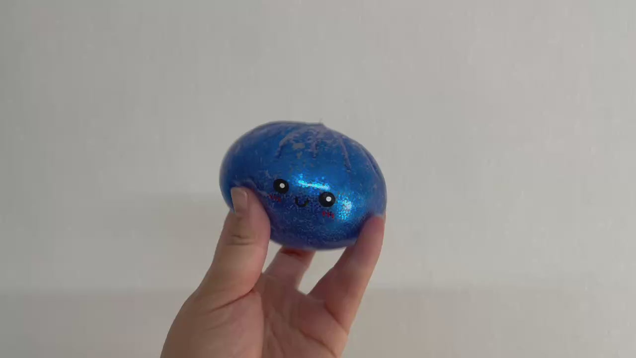 Indlæs video: Dumpling Glimmer Squishy – Vandperler 9 cm