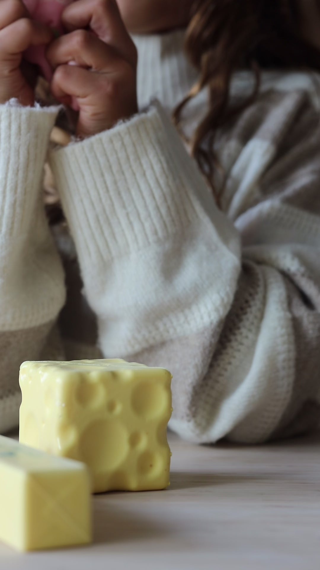 Indlæs video: Butter Squishy – Viral Stresslegetøj 14 CM