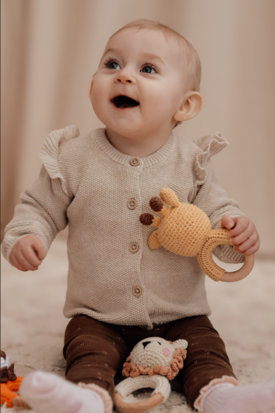 rangle til babyer - Håndlavet Træ-Rangle med Hæklede Dyr og Bidering ...