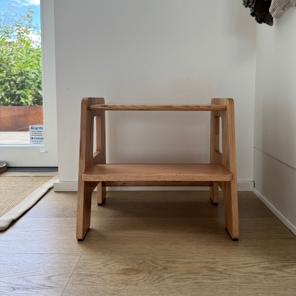 Børneskammel i egetræ